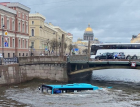 Фирма-владелец автобуса, рухнувшего в реку в Петербурге, пообещала заплатить пассажирам