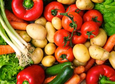 Самый вредный летний овощ: а мы едим его каждый день, еще и детей заставляем