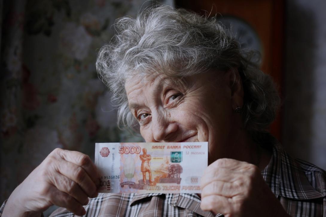 По 10 тысяч рублей с 15 мая: пенсионеров старше 70 лет обрадовали новым решением властей