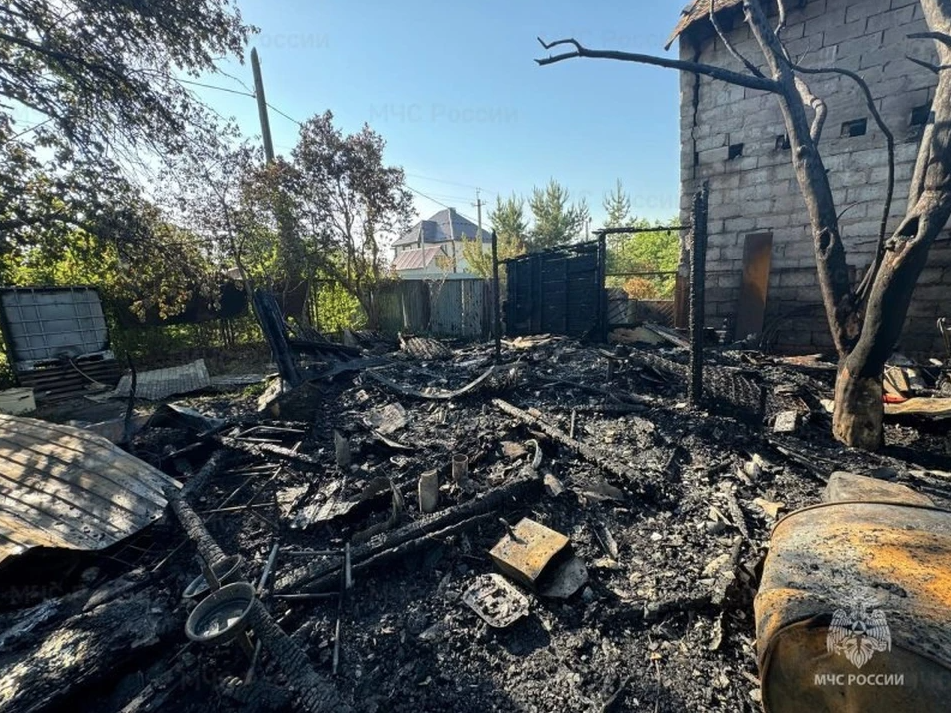 На Красной Глинке в Самаре сгорел дачный дом, пострадали три человека, в том числе ребенок