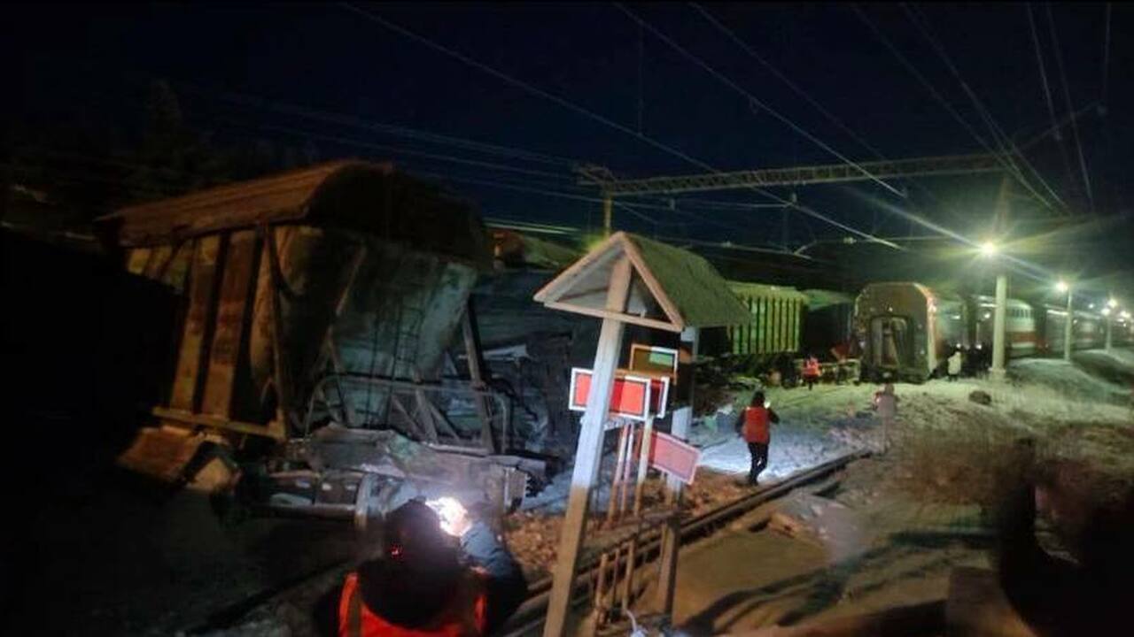 Не менее 14 человек пострадали в результате сто...