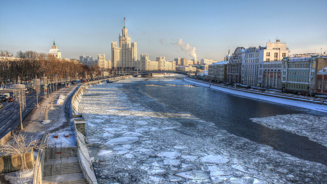 Научный руководитель Гидрометцентра России Рома...